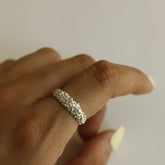 טבעת טאו משובצת טופז כחול