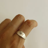 טבעת רומי משובצת בזרקון