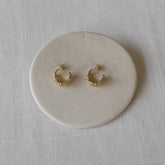 עגילי מיני טאו בציפוי זהב