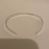 צמיד קשיח מרוקע בתוספת חריטה פנימית