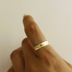 טבעת גואטמלה בציפוי זהב משובצת בטופז כחול