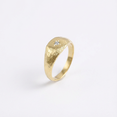 טבעת רומי בציפוי זהב משובצת בזרקון