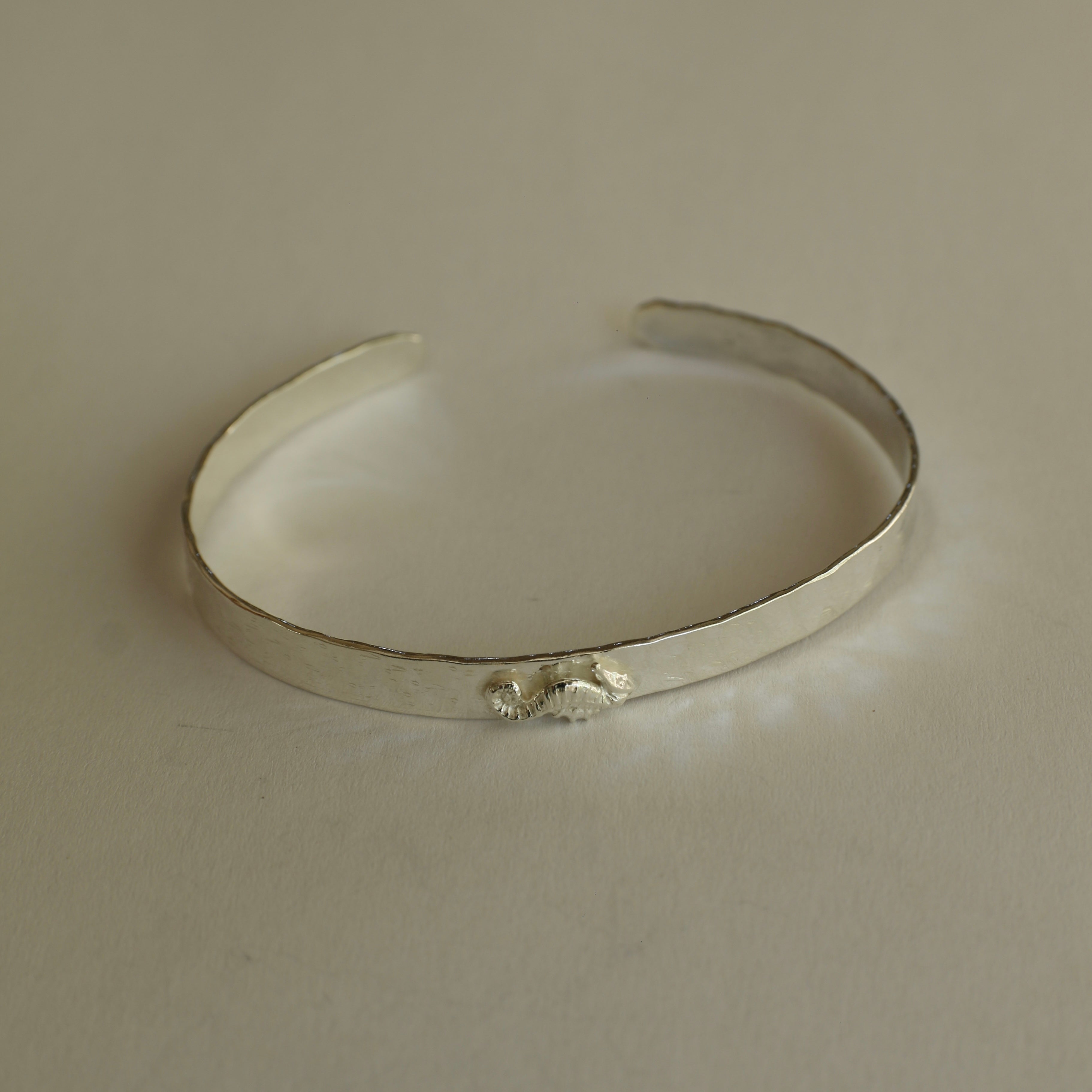 צמיד סוסון ים קשיח