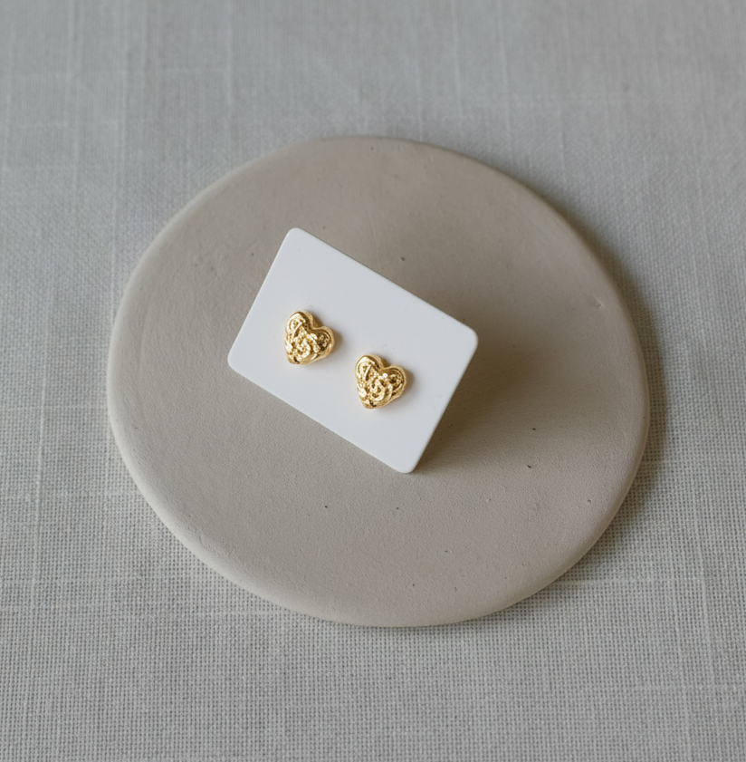 עגילי לב מרוקע בציפוי זהב