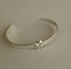 צמיד פלורה קשיח