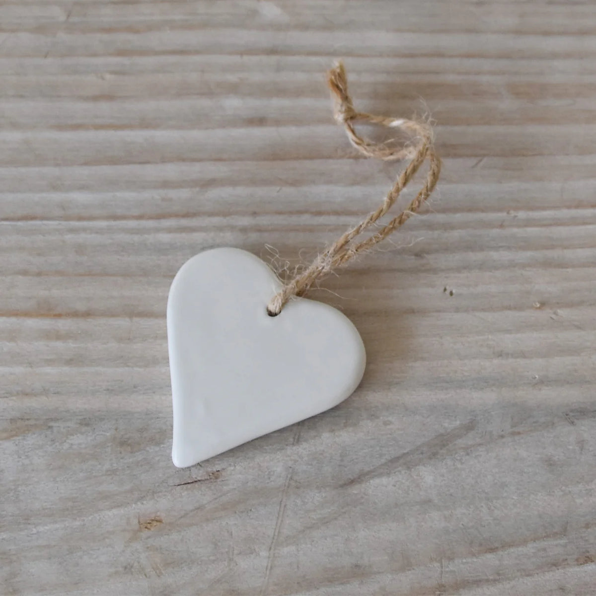 לב מקרמיקה על חוט
